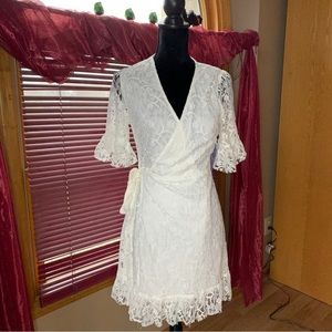 CHARLOTTE RUSSE WHITE LACE MIDI SLEEVE WRAP TIE DRESS